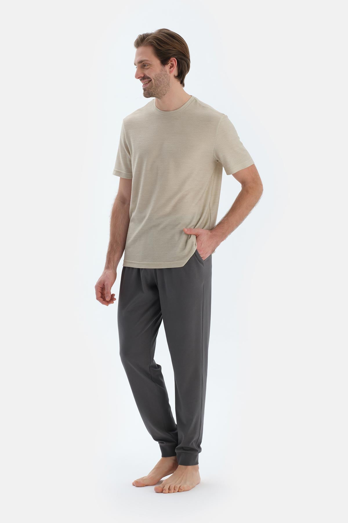 Ekru Kısa Kollu Dikiş Detaylı Tişört Pantolon Pijama Takımı