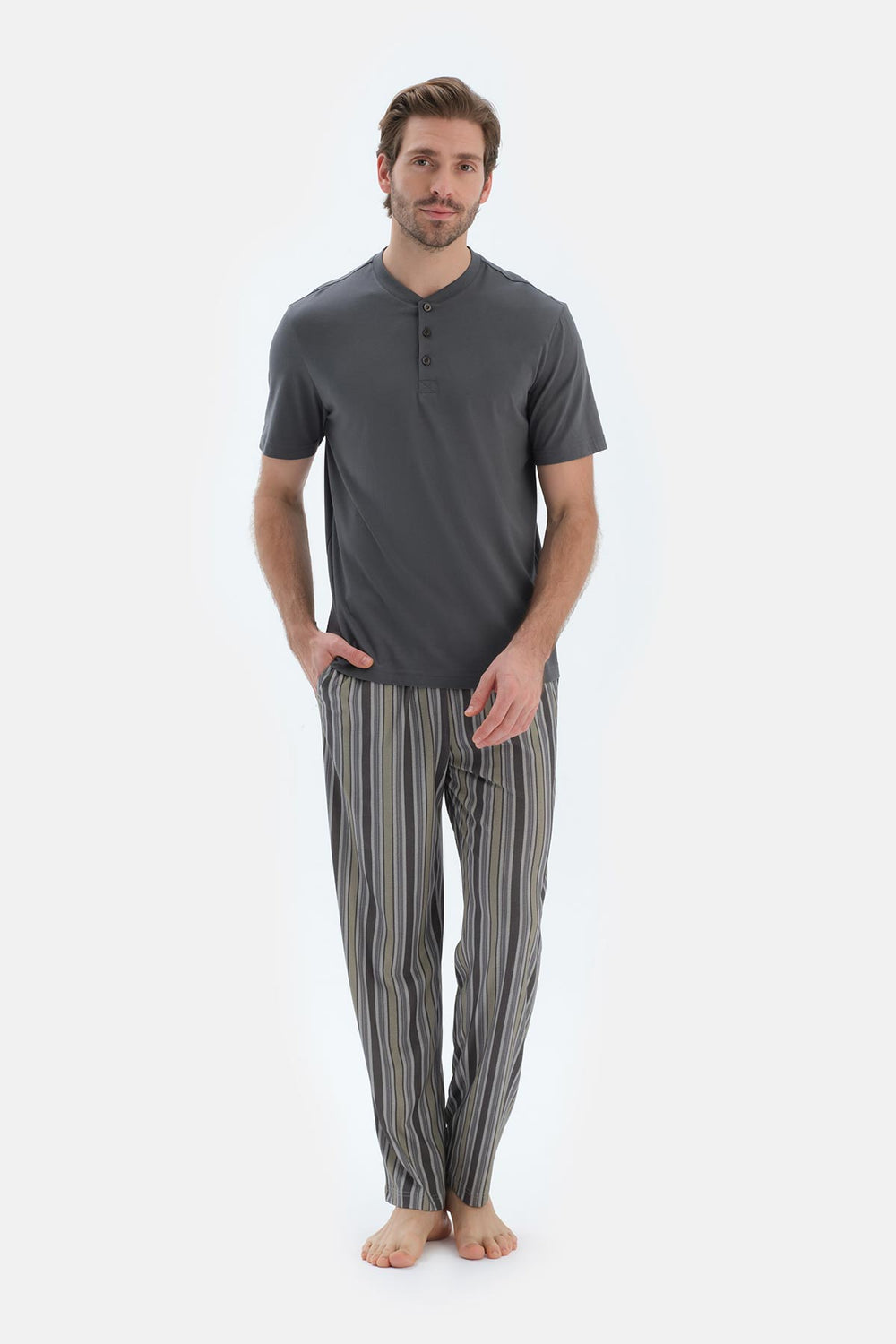 Siyah Kısa Kollu Yarım Patlı Tişört Pantolon Pijama Takımı