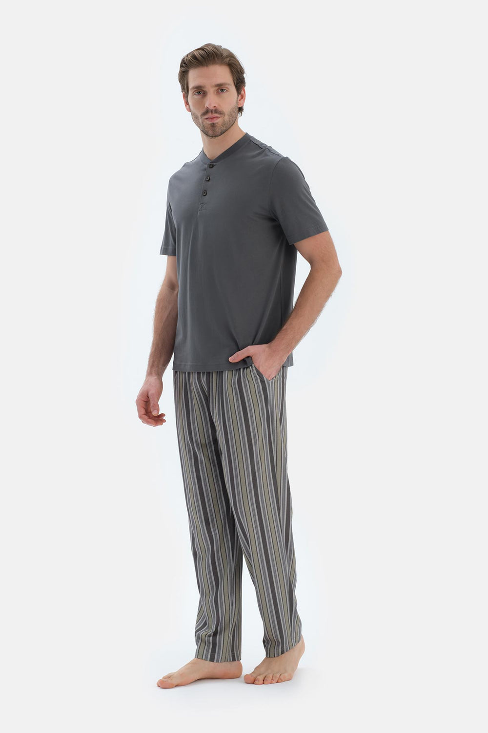 Siyah Kısa Kollu Yarım Patlı Tişört Pantolon Pijama Takımı