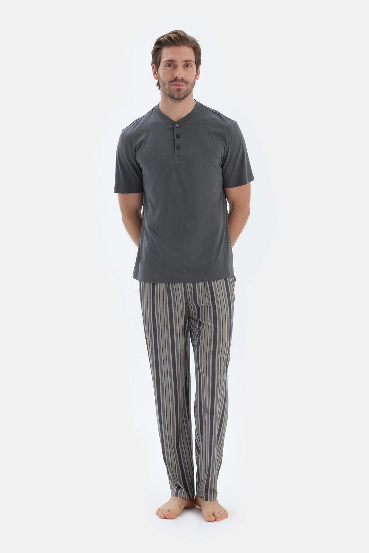 Siyah Kısa Kollu Yarım Patlı Tişört Pantolon Pijama Takımı