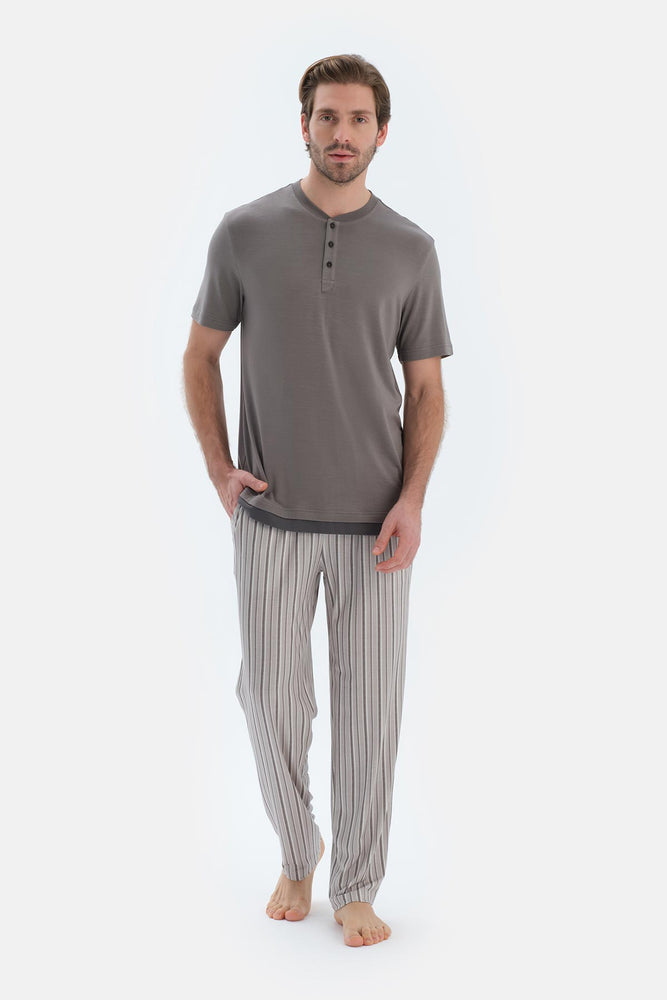 Gri Kısa Kollu Yarım Patlı Tişört Pantolon Pijama Takımı