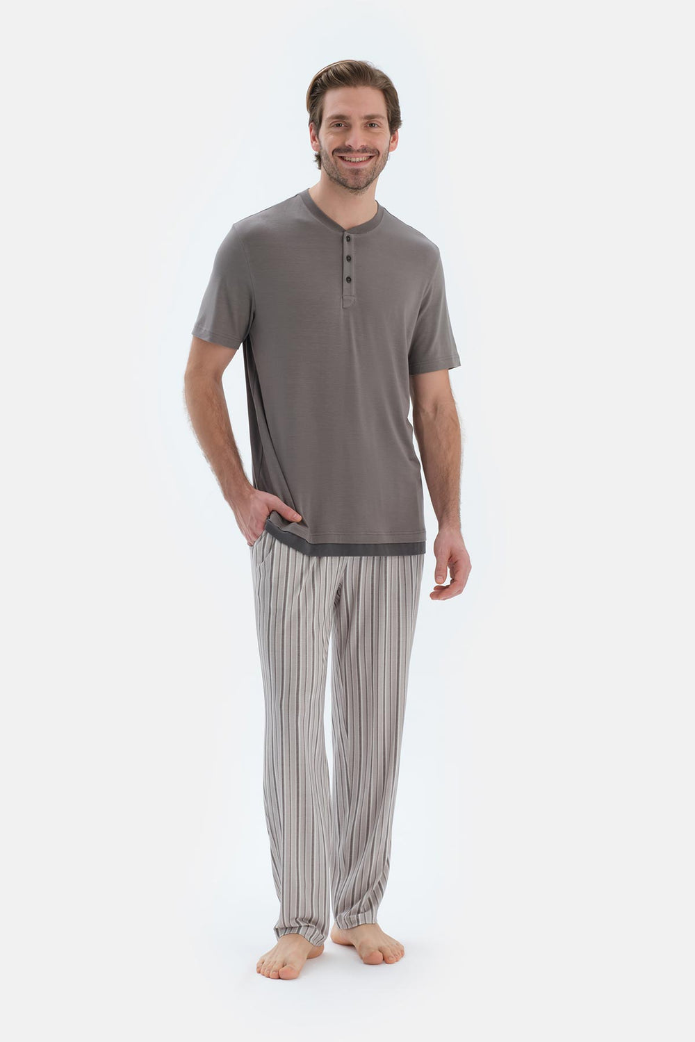 Gri Kısa Kollu Yarım Patlı Tişört Pantolon Pijama Takımı