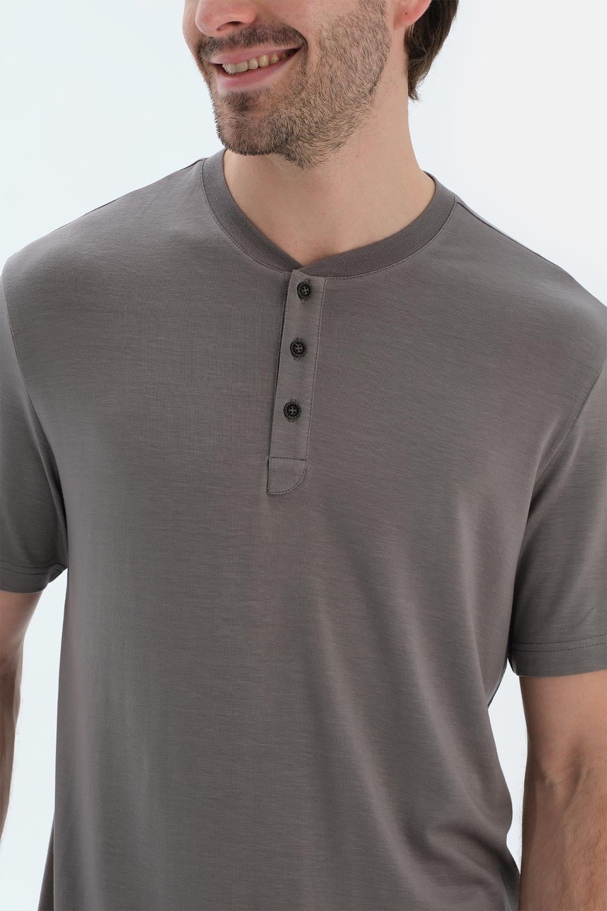 Gri Kısa Kollu Yarım Patlı Tişört Pantolon Pijama Takımı