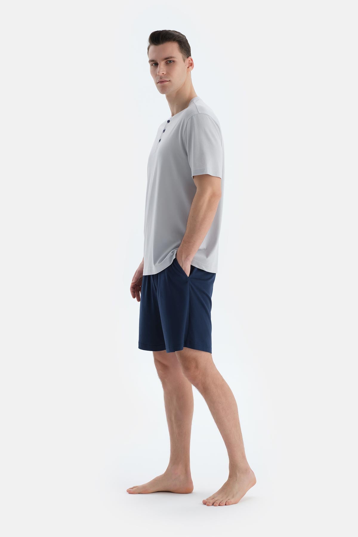 Gri Kısa Kollu Patlı Tişört Şort Pantolon Üçlü Pijama Takımı