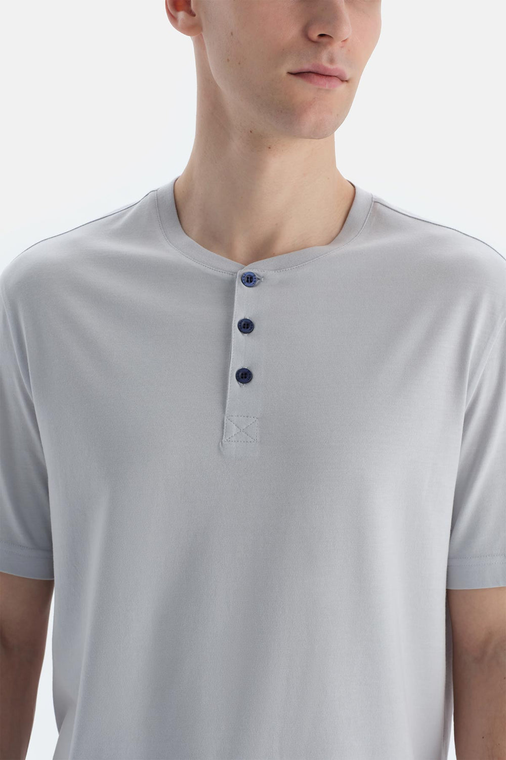 Gri Kısa Kollu Patlı Tişört Şort Pantolon Üçlü Pijama Takımı