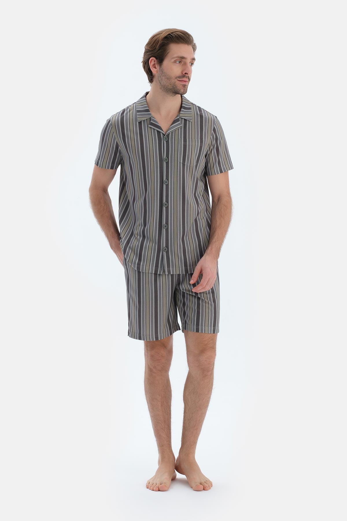 Siyah Metraj Çizgi Baskılı Gömlek Şort Pijama Takımı