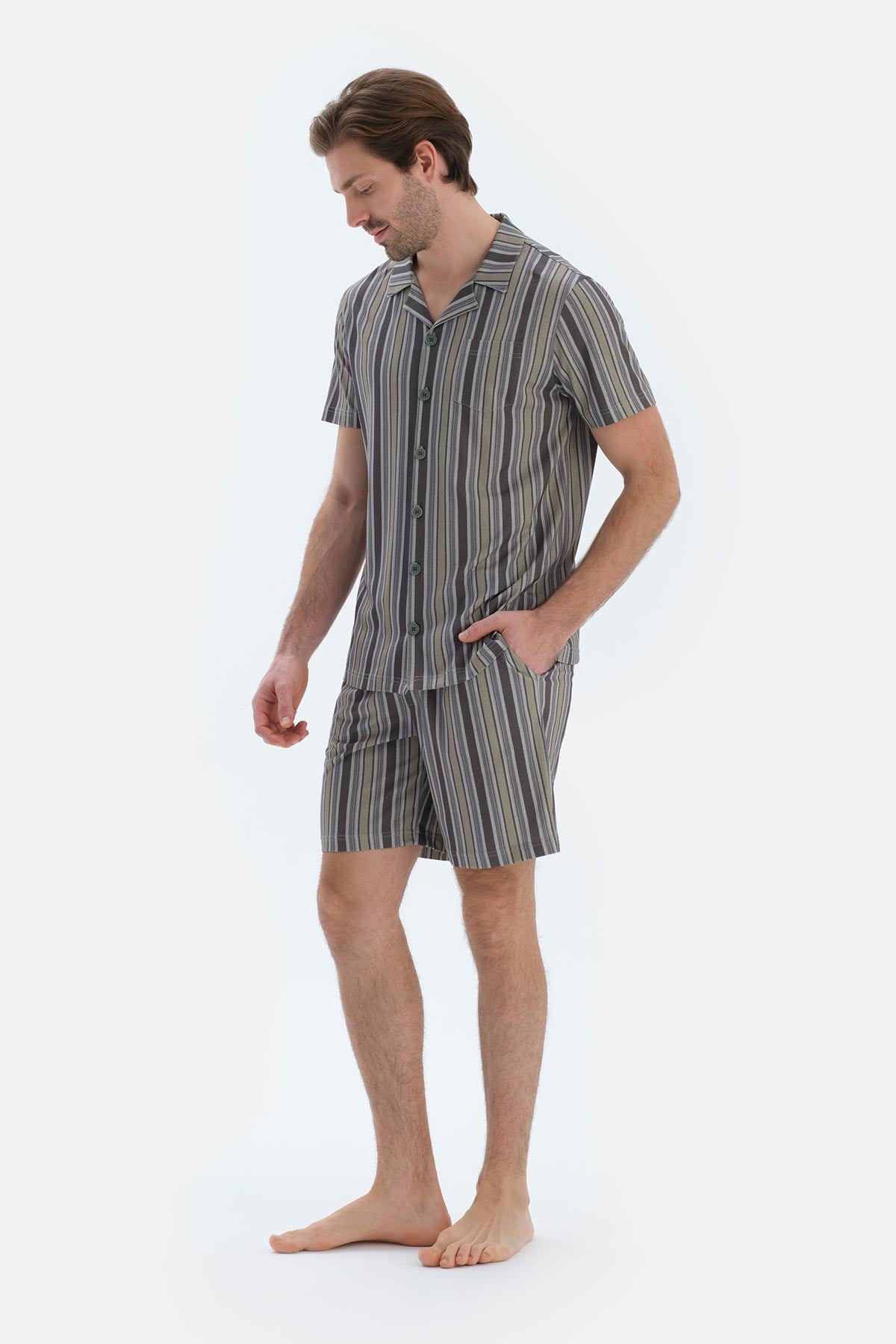 Siyah Metraj Çizgi Baskılı Gömlek Şort Pijama Takımı