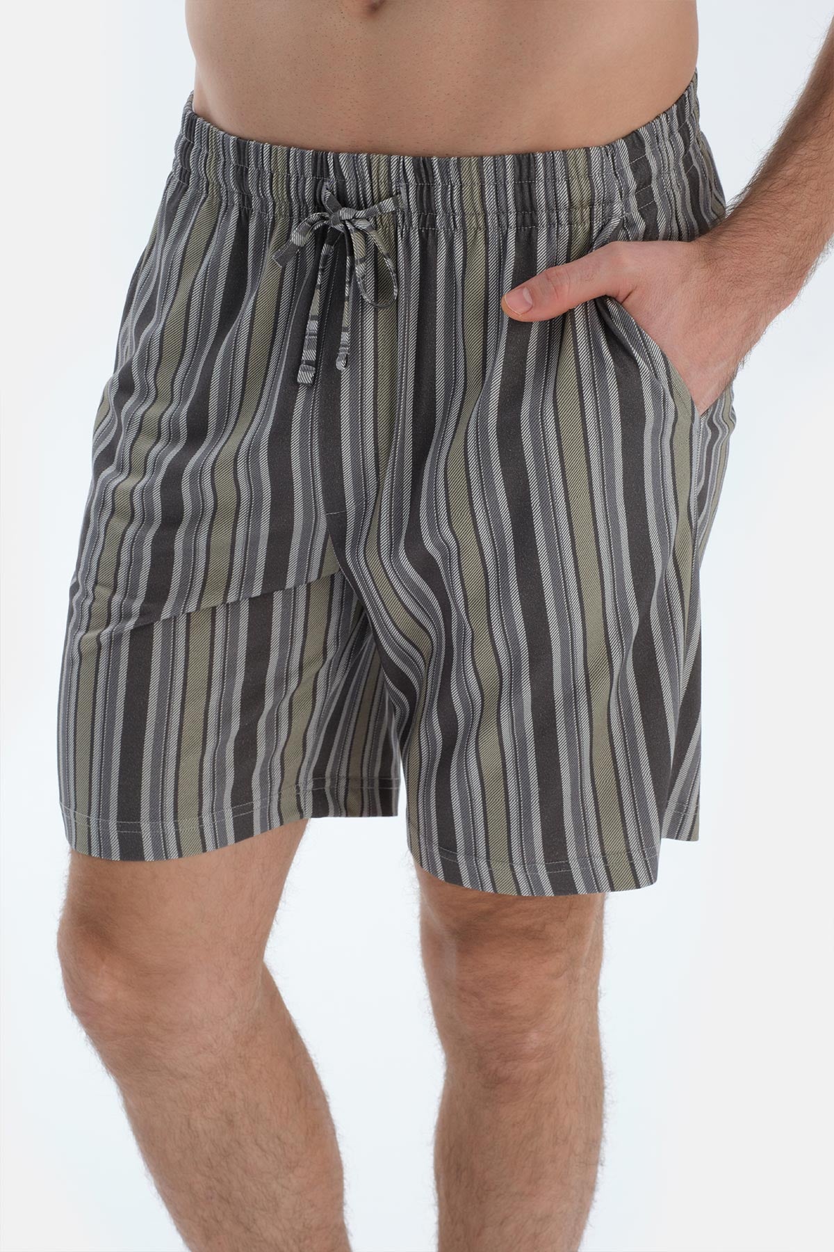 Siyah Metraj Çizgi Baskılı Gömlek Şort Pijama Takımı