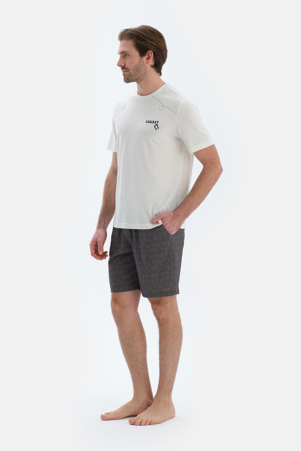 Ekru Kısa Kollu Dikiş ve Baskı Detaylı Tişört Pantolon Pijama Takımı