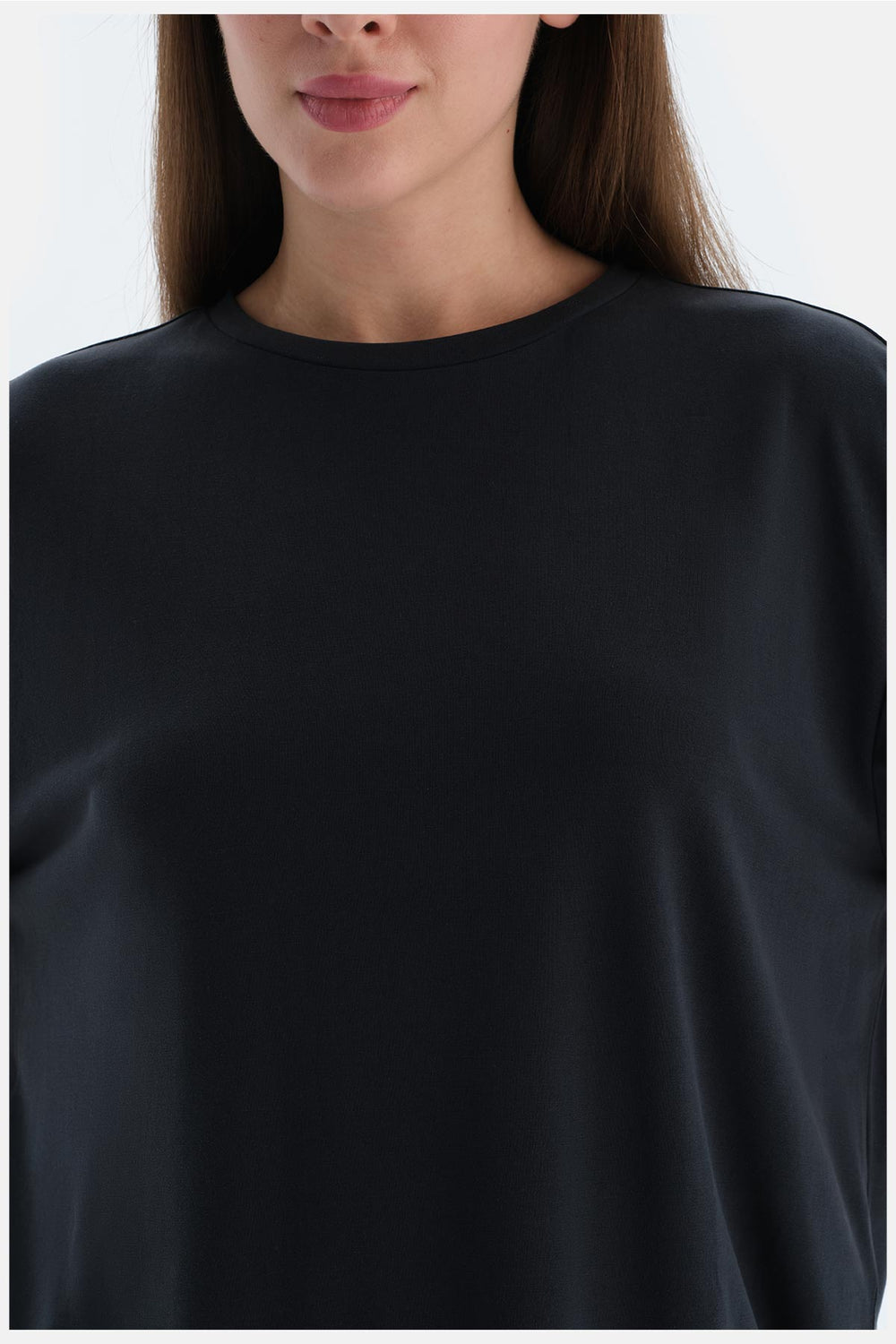 Siyah Kadın Modal Yırtmaç Detaylı Tişört