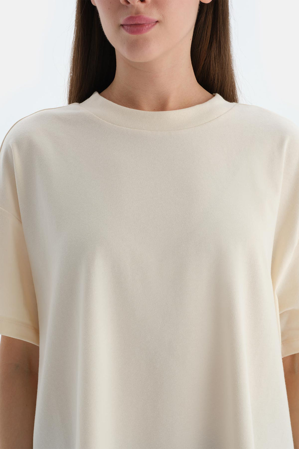 Kırık Beyaz Kadın Tişört