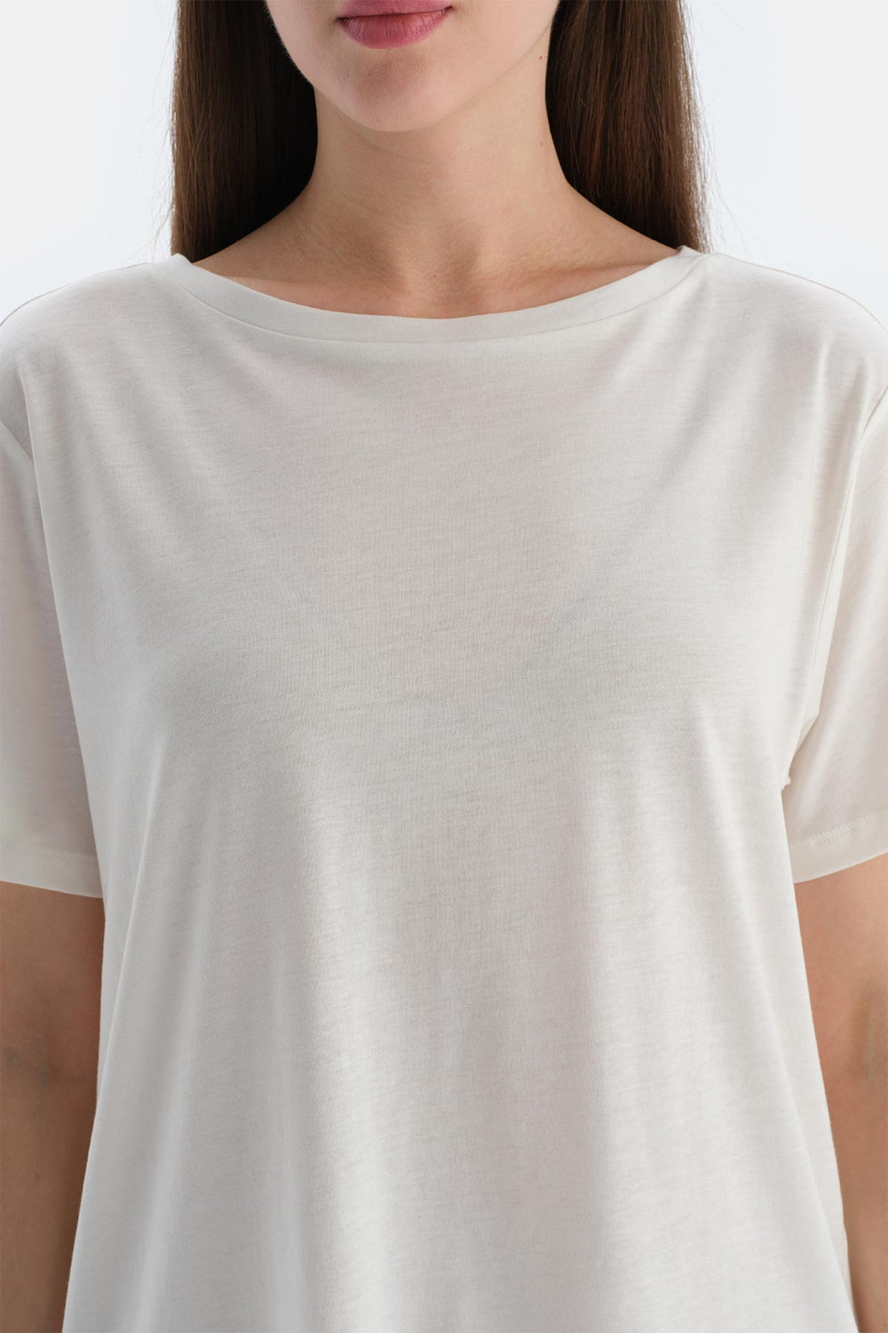Kırık Beyaz Kadın Lyocell Karışımlı Tişört