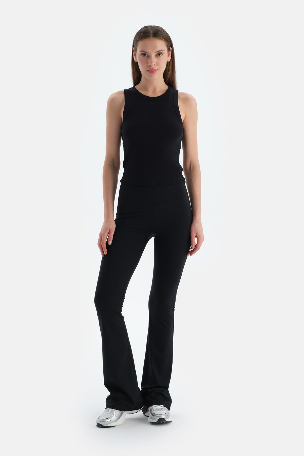 Siyah Kadın Kaşkorse Atlet