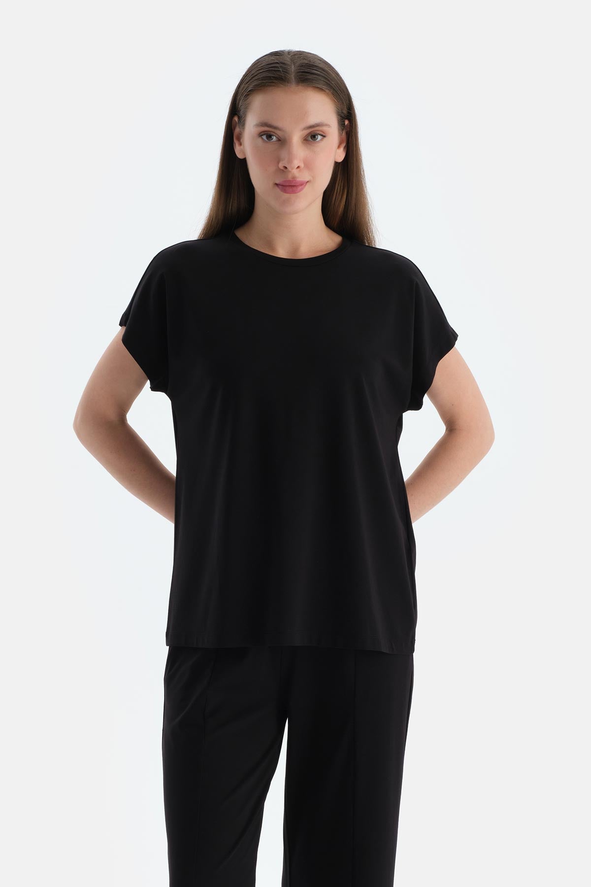 Siyah Kısa Kollu Bisiklet Yaka Tişört