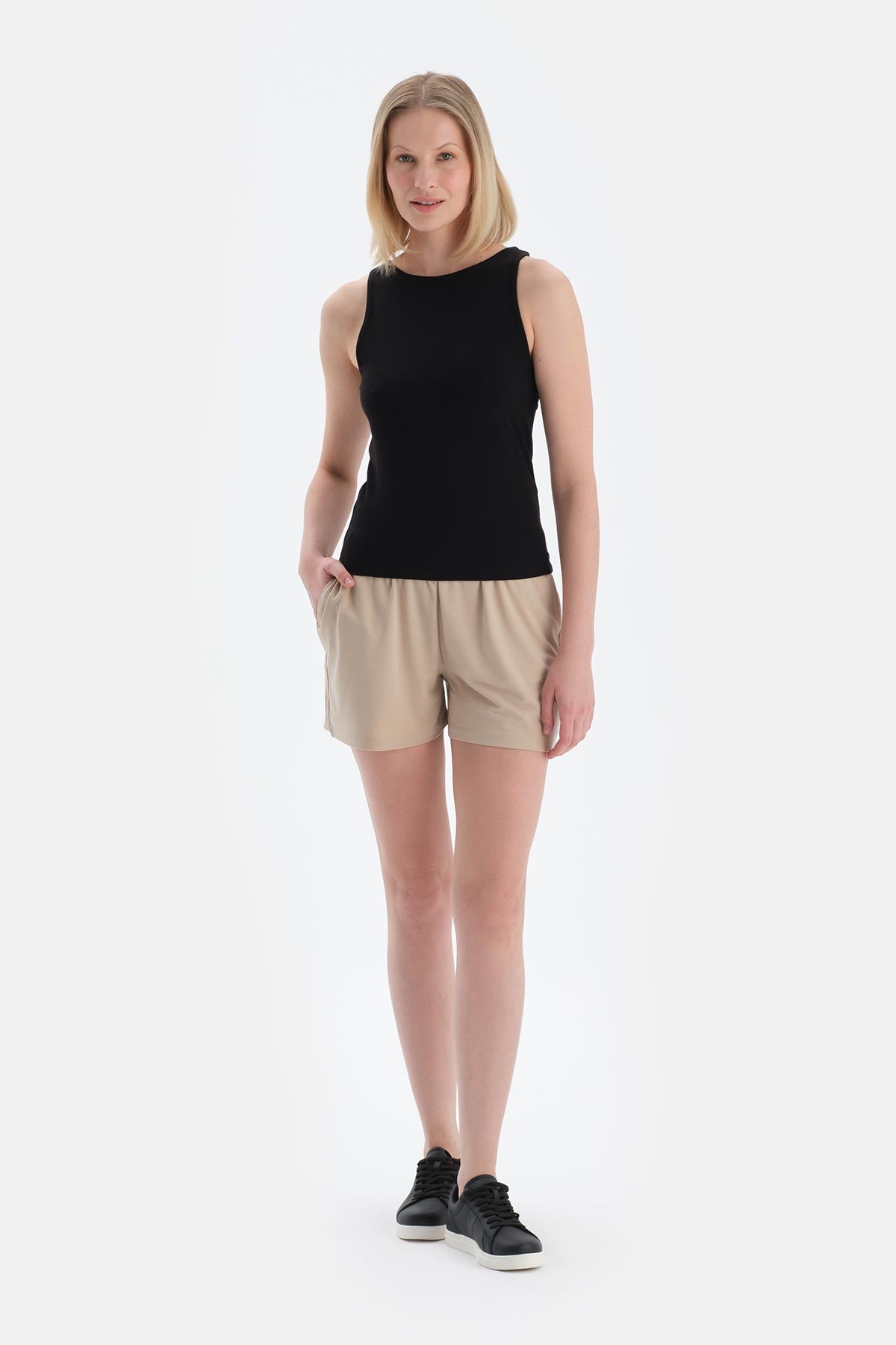 Siyah Halter Yaka Atlet