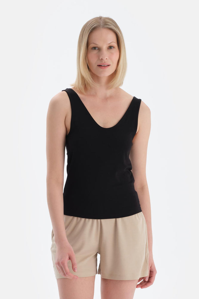 Siyah V Yaka Kalın Askılı Atlet