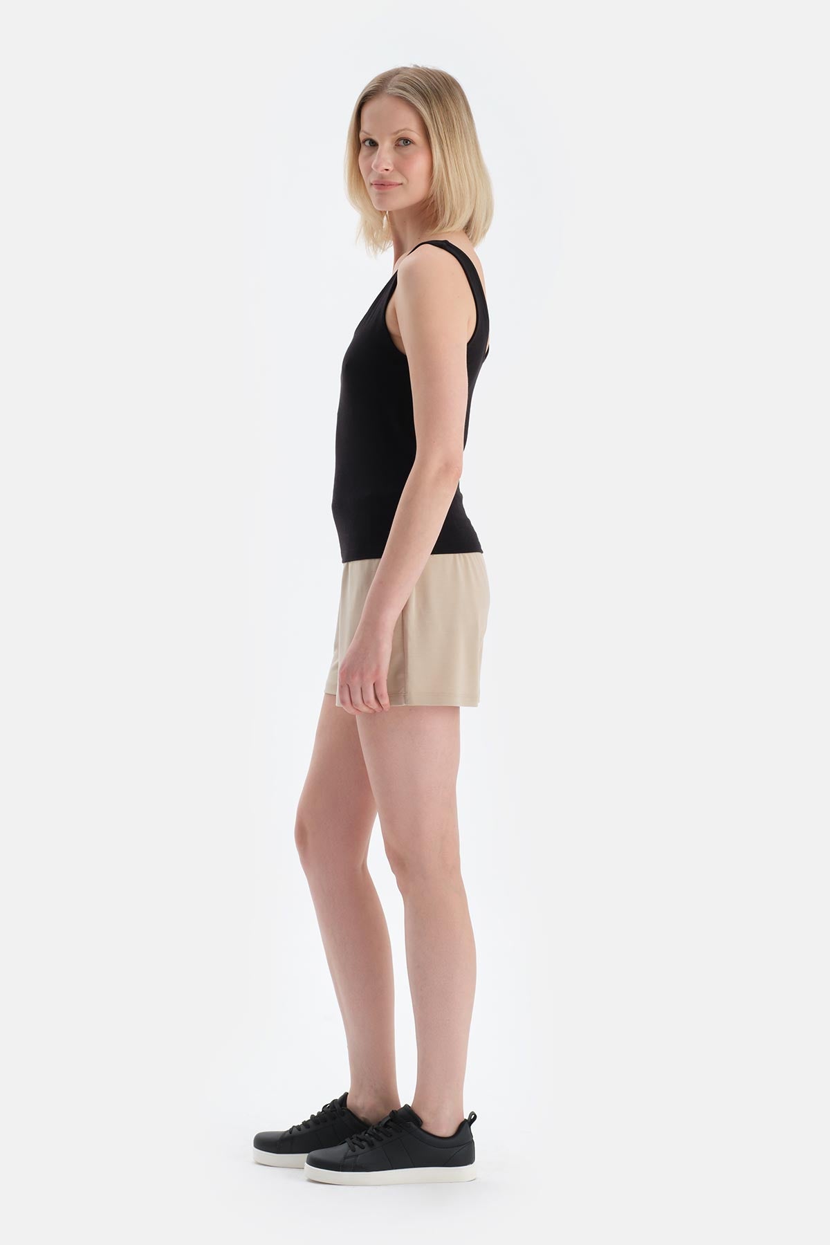 Siyah V Yaka Kalın Askılı Atlet