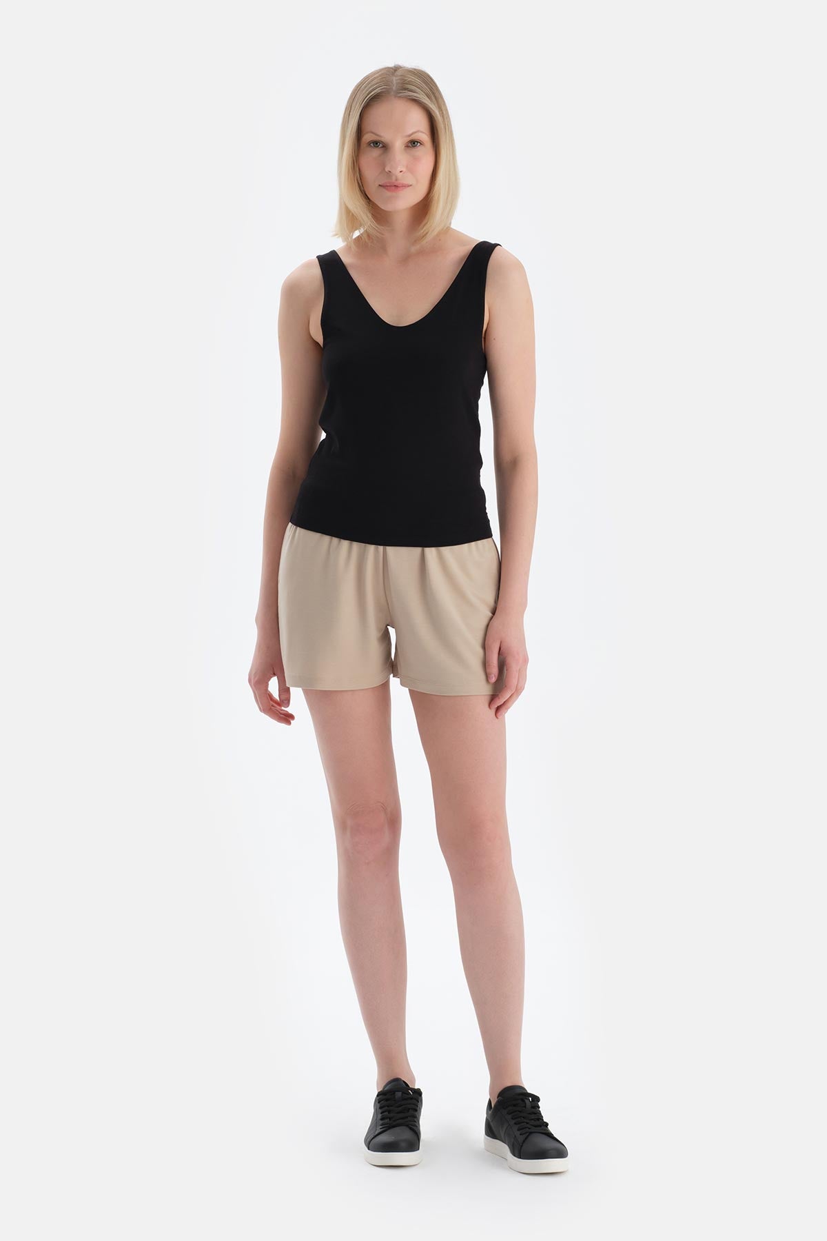 Siyah V Yaka Kalın Askılı Atlet