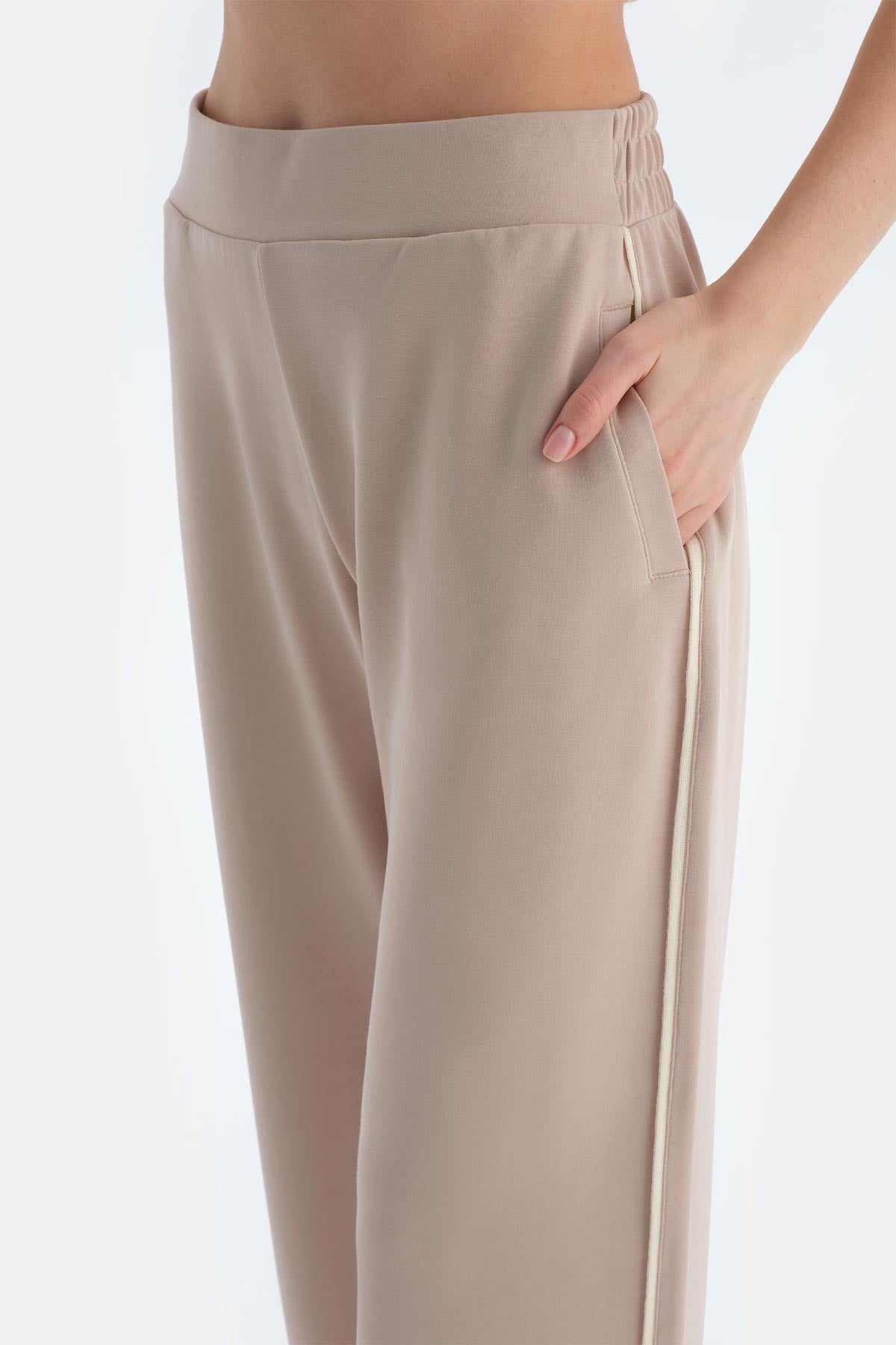 Bej Kadın Modal Karışımlı Biye Detaylı Pantolon