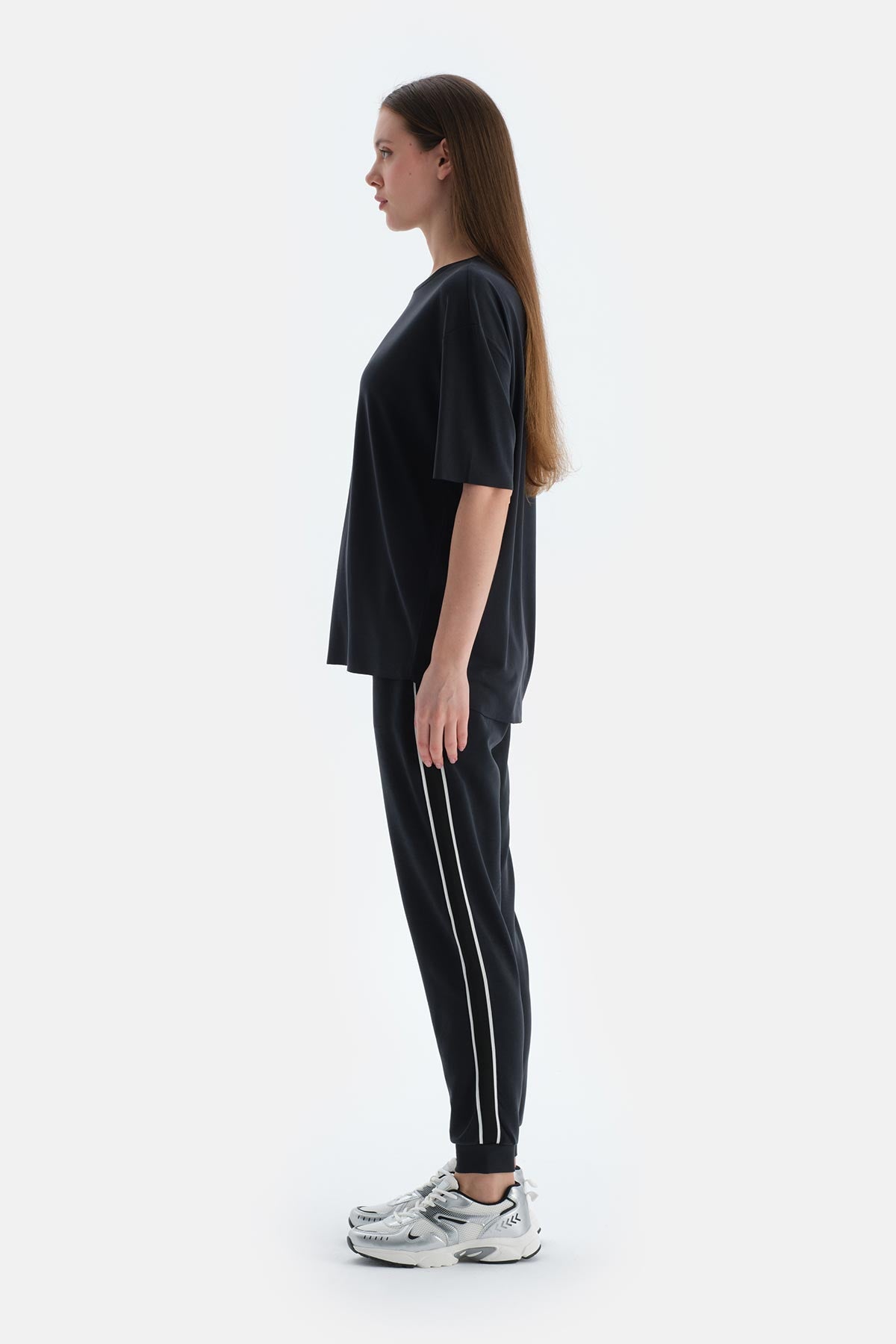 Siyah Kadın Modal Karışımlı Yan Şerit Detaylı Jogger Pantolon