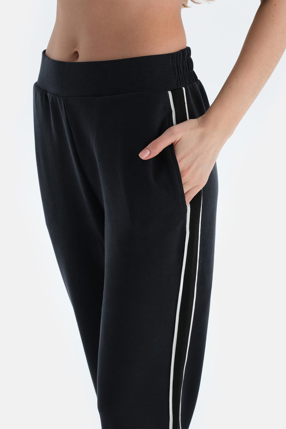 Siyah Kadın Modal Karışımlı Yan Şerit Detaylı Jogger Pantolon