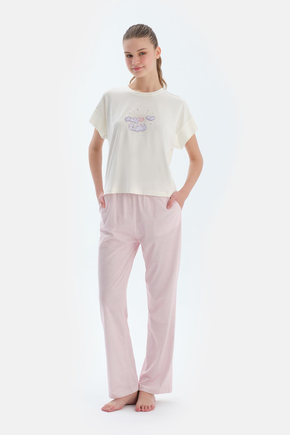 Ekru Baskı Detaylı Kısa Kollu Tişört Pantolon Pijama Takımı