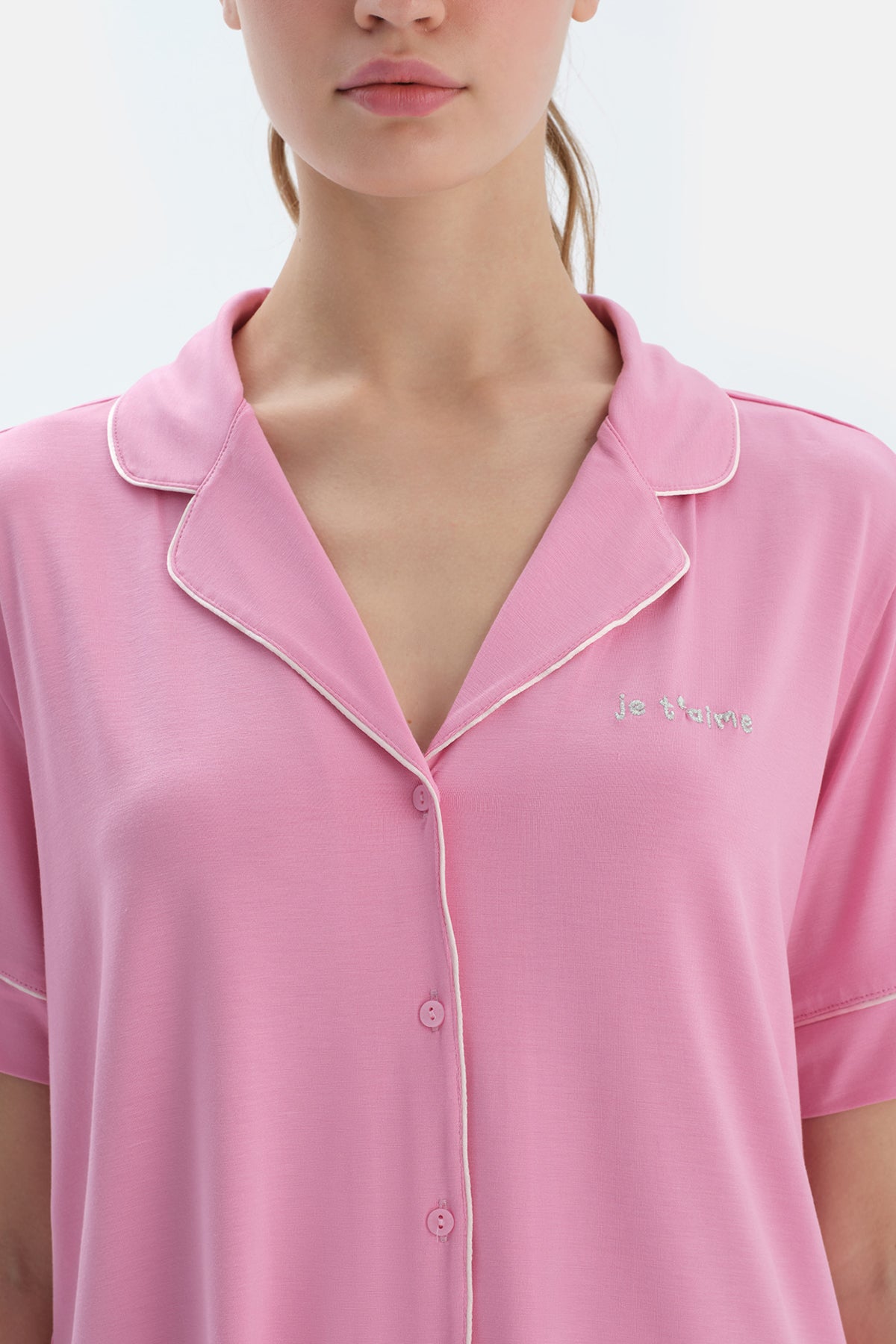 Pembe Biye Ve Nakış Detaylı Viskon Gömlek Şort Pijama Takımı