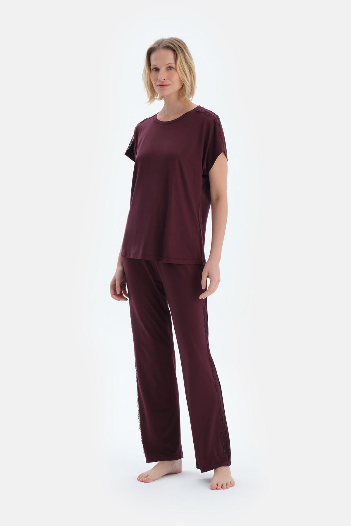 Mürdüm Dantel Detaylı Kısa Kollu Viskon Tişört Pantolon Pijama Takımı