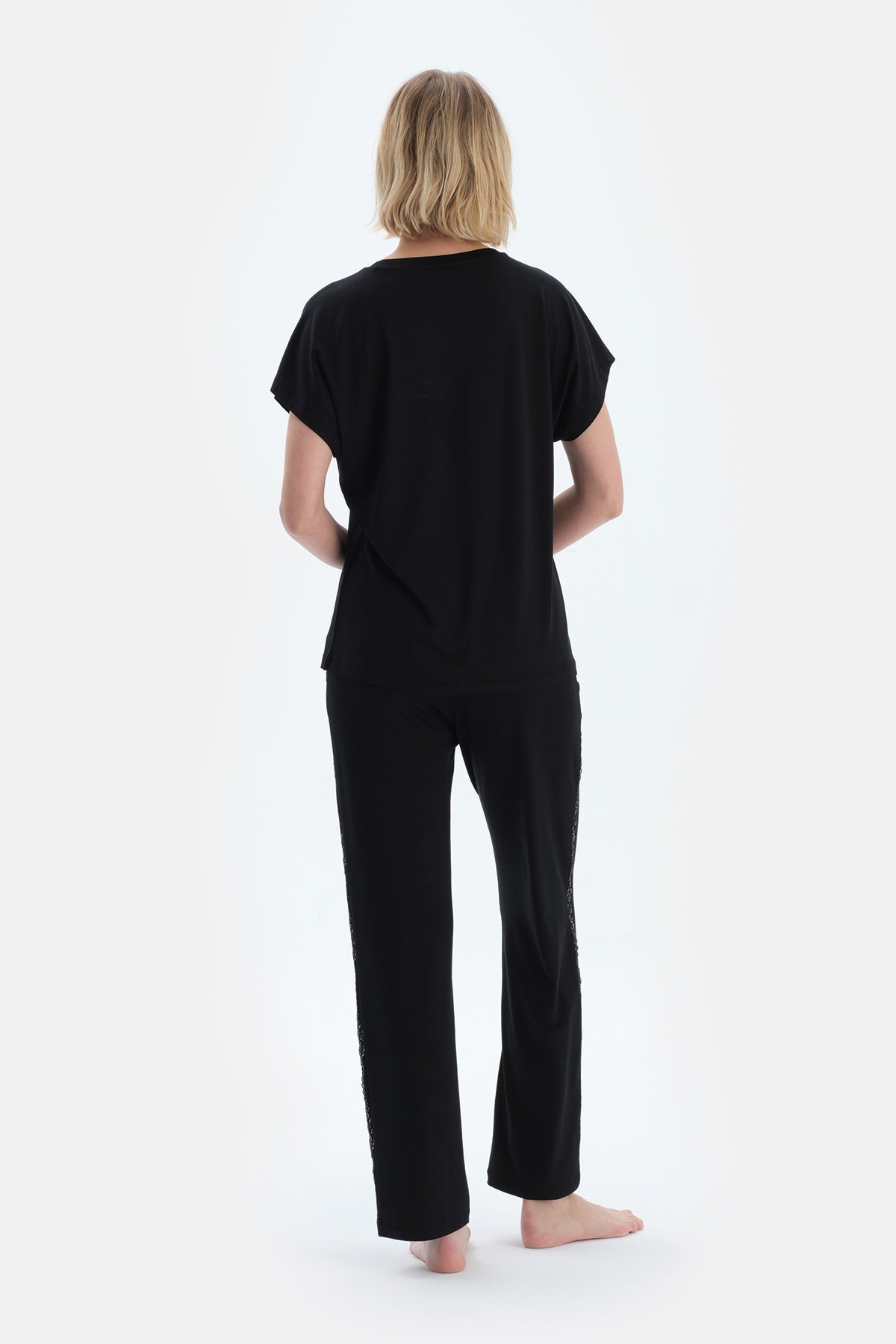 Siyah Dantel Detaylı Kısa Kollu Viskon Tişört Pantolon Pijama Takımı