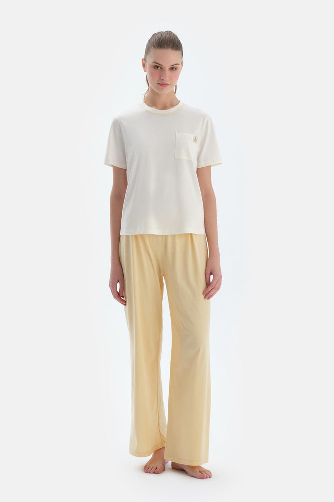 Ekru Dokuma Etiket Detaylı Tişört Pantolon Pijama Takımı