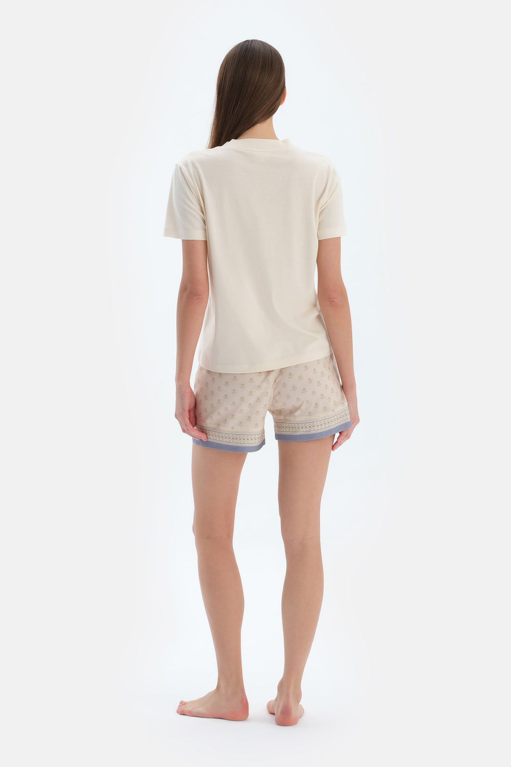 Ekru V Yaka Kısa Kollu Tişört Pantolon Pijama Takımı