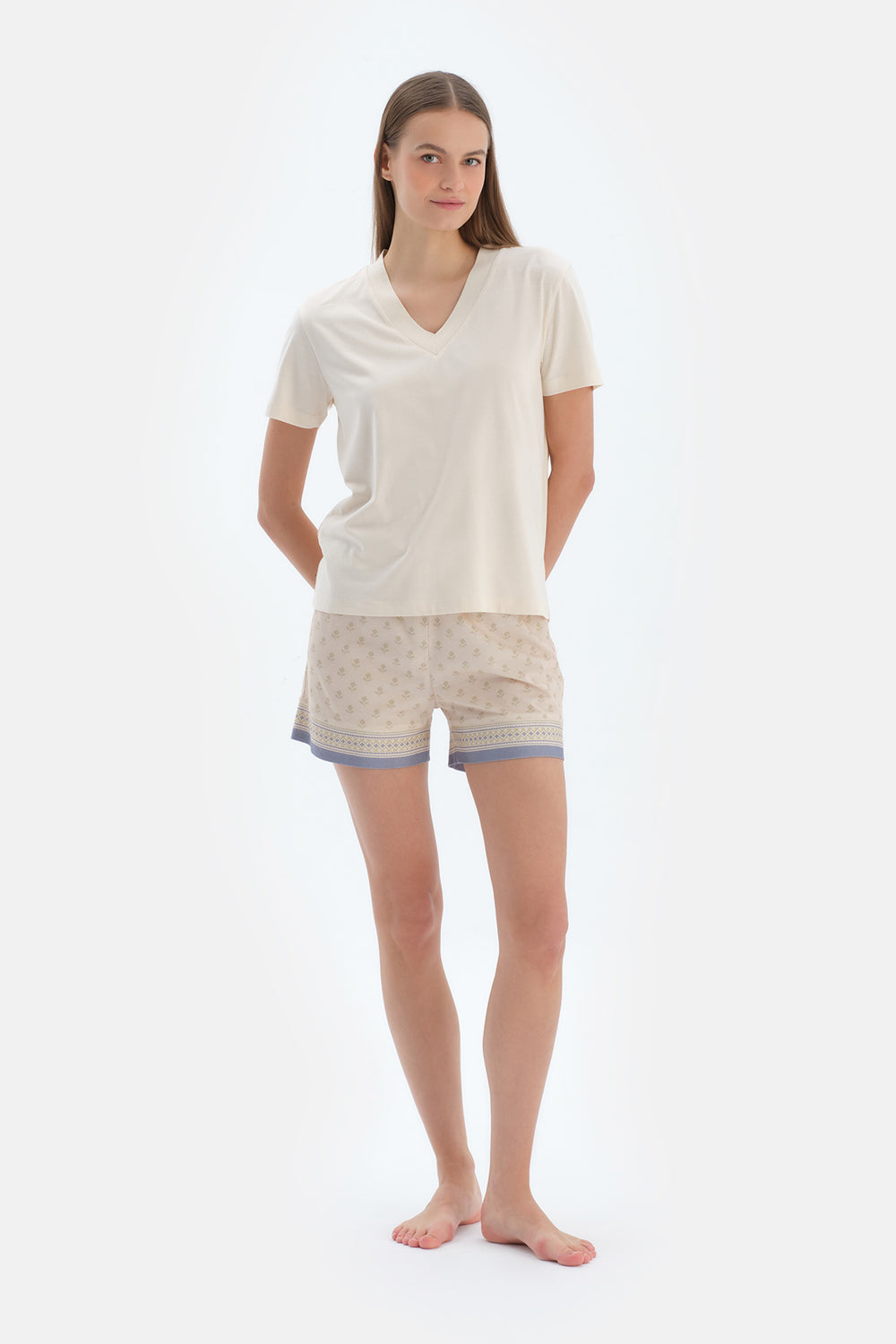 Ekru V Yaka Kısa Kollu Tişört Pantolon Pijama Takımı