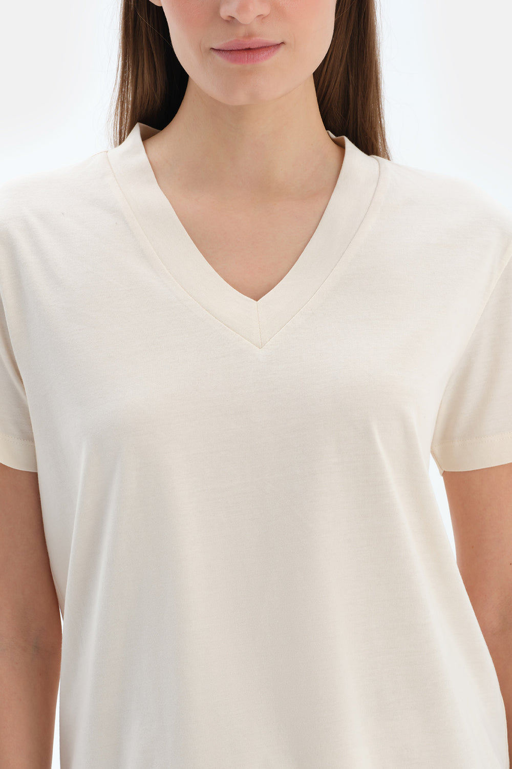 Ekru V Yaka Kısa Kollu Tişört Pantolon Pijama Takımı