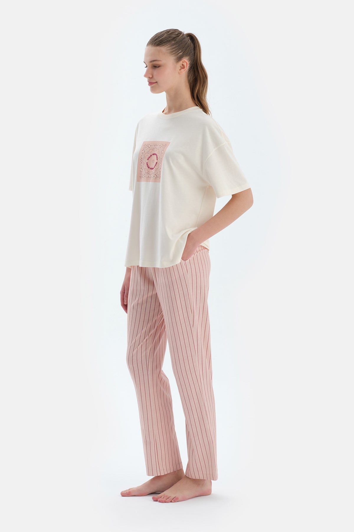 Ekru Baskı Detaylı Kısa Kollu Tişört Pantolon Pijama Takımı