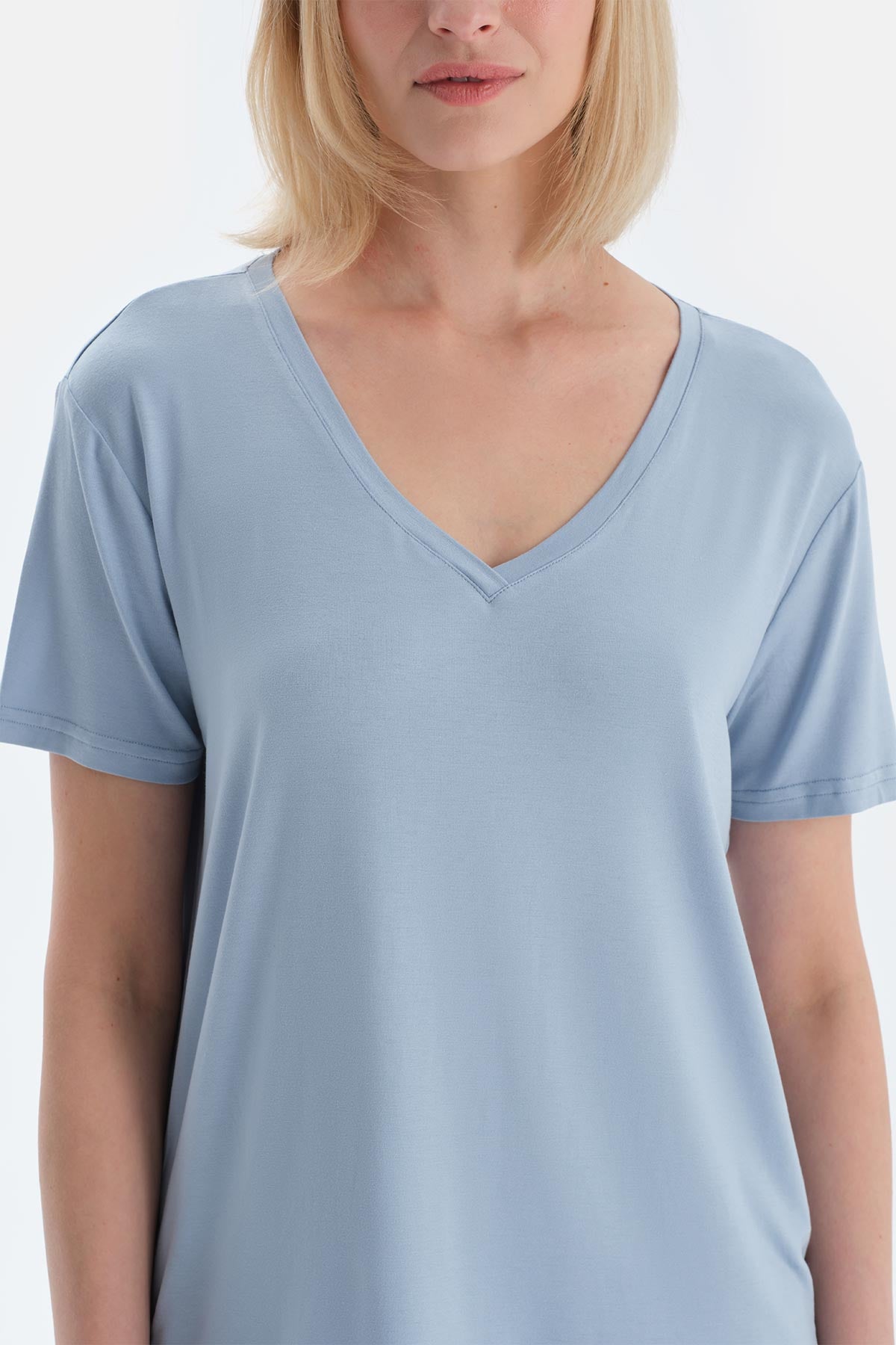 Buz Mavisi Cool Touc V Yaka Tişört Şort Pijama Takımı