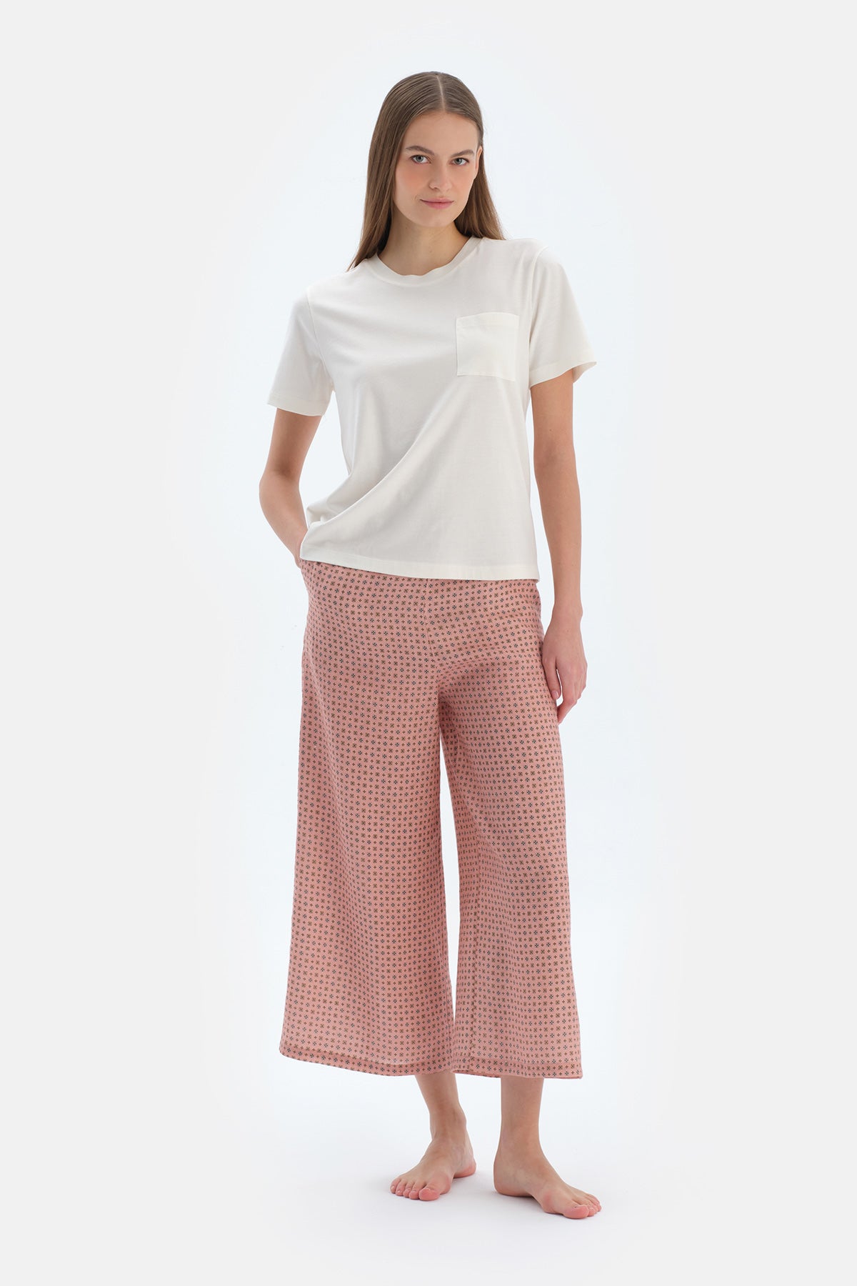 Ekru Bisiklet Yaka Tişört Dokuma Pantolonlu Pijama Takımı