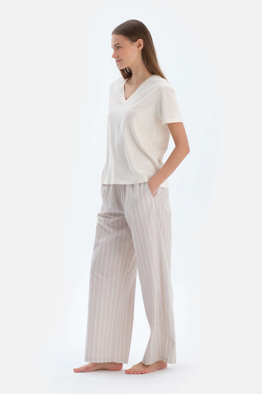 Ekru V Yaka Dokuma Pantolonlu Pijama Takımı