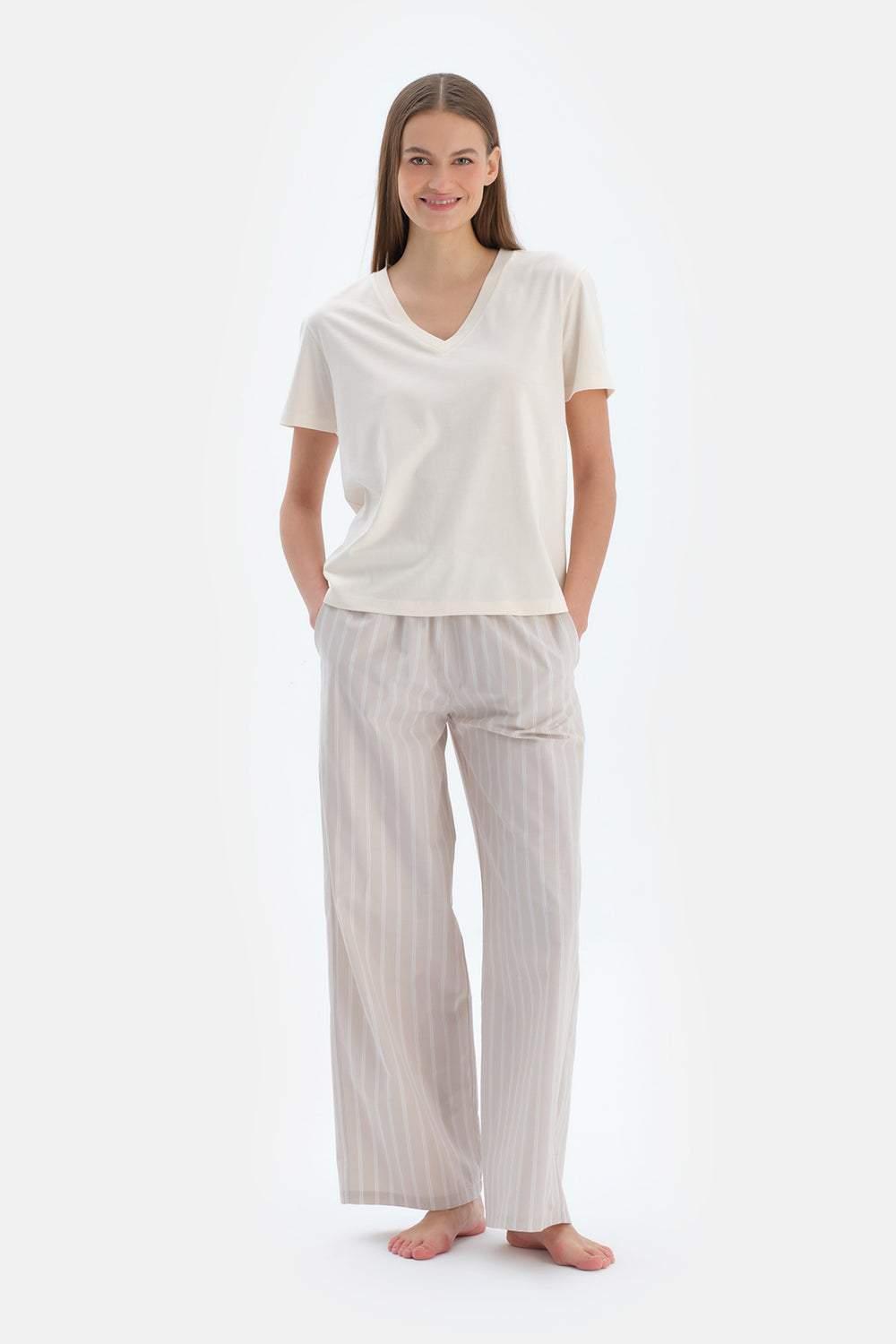 Ekru V Yaka Dokuma Pantolonlu Pijama Takımı