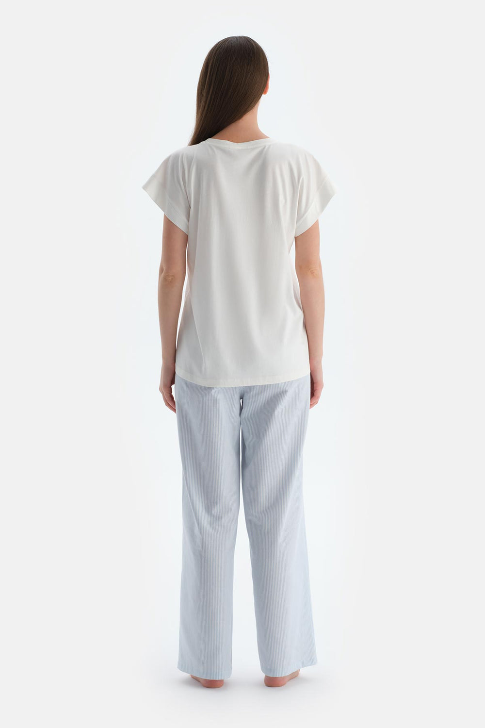 Kırık Beyaz Baskı Detaylı Altı Çizgili Tişört Pantolon Pijama Takımı