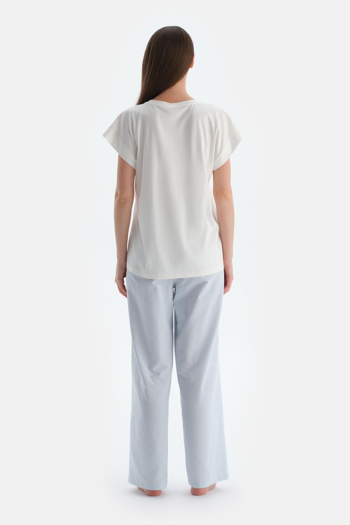 Kırık Beyaz Baskı Detaylı Altı Çizgili Tişört Pantolon Pijama Takımı