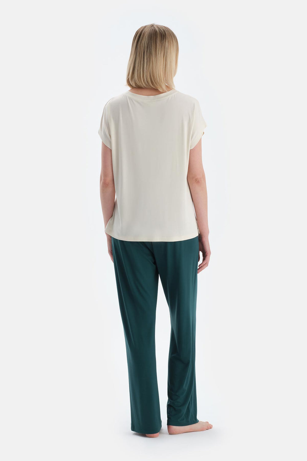Ekru Düşük Omuzlu Kısa Kollu Viskon Tişört Pantolon Pijama Takımı