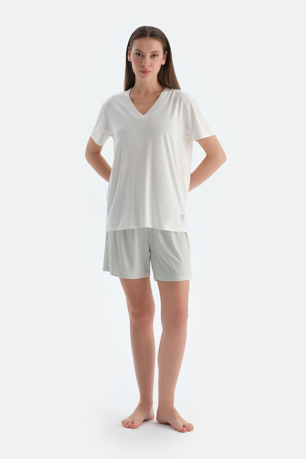 Ekru V Yaka Kısa Kollu Tişört Şort Pijama Takımı