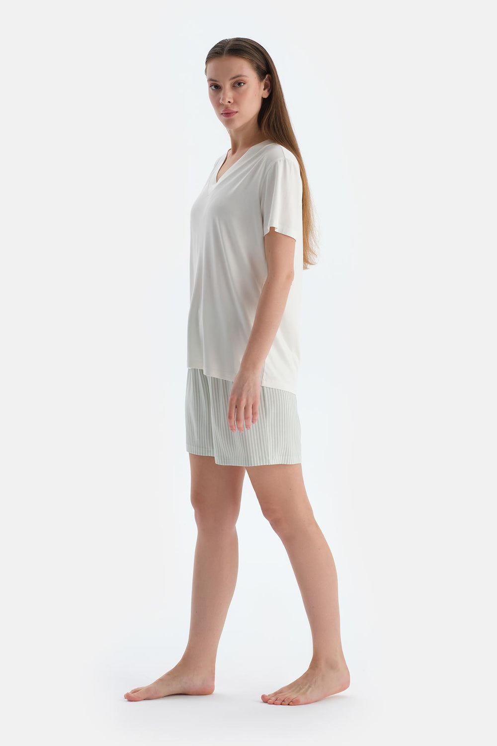 Ekru V Yaka Kısa Kollu Tişört Şort Pijama Takımı