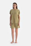 Yağ Yeşili Düşük Omuzlu Kısa Kollu Viskon Tişört Şort Pijama Takımı