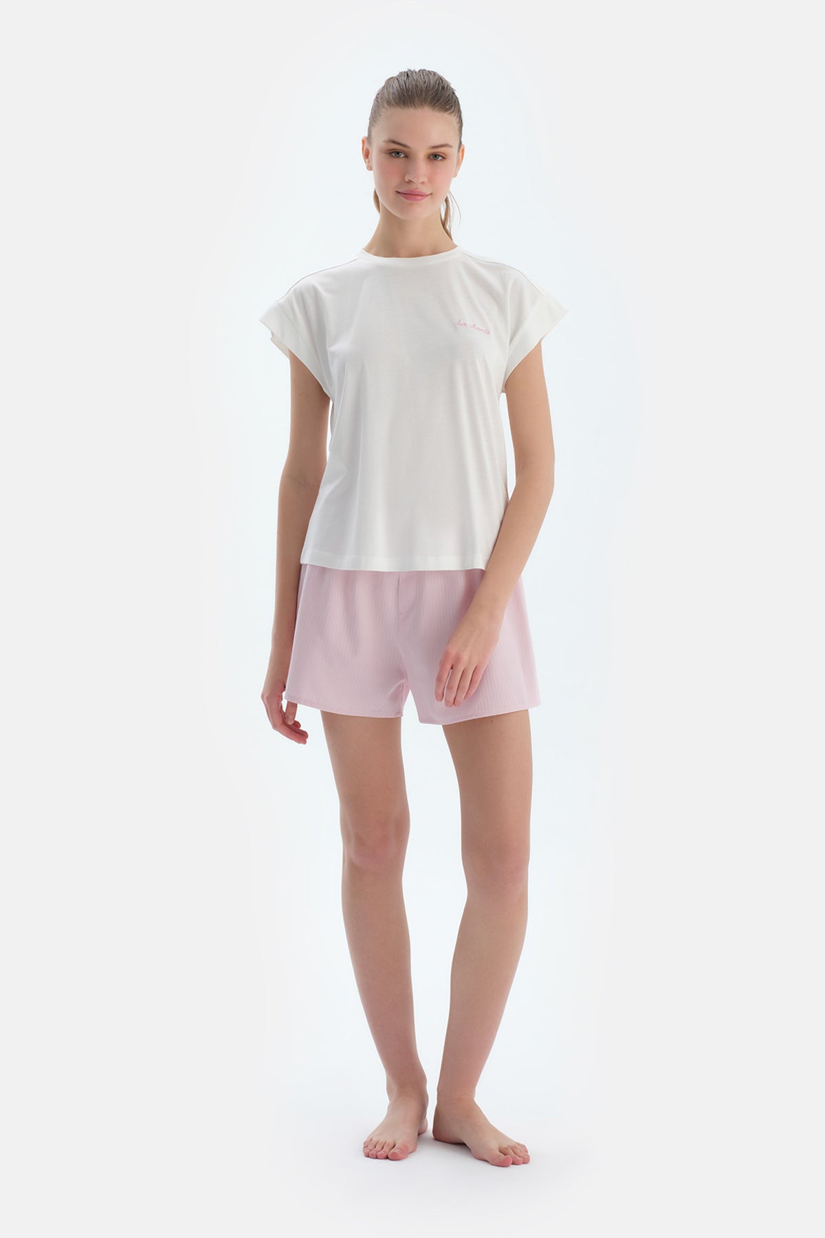 Ekru Nakış Detaylı Dokuma Şortlu Pijama Takımı