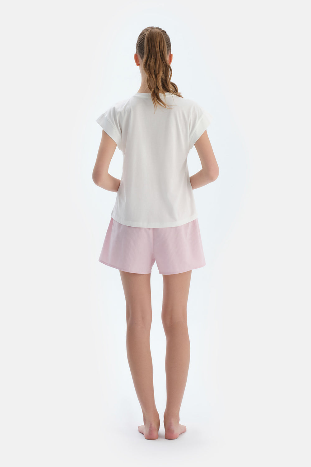 Ekru Nakış Detaylı Dokuma Şortlu Pijama Takımı