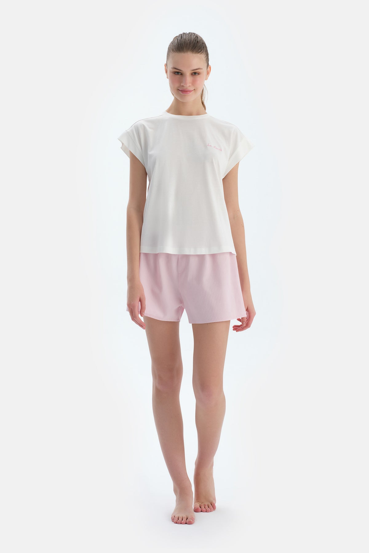 Ekru Nakış Detaylı Dokuma Şortlu Pijama Takımı