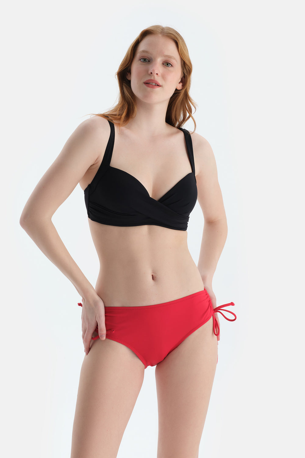 Kırmızı Yanı Büzgülü Bikini Alt