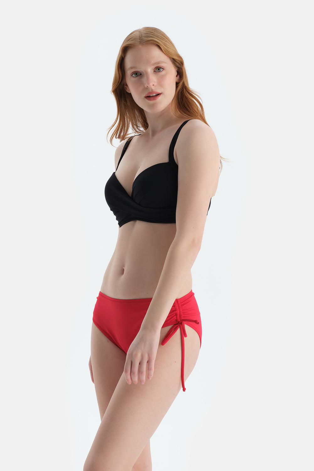 Kırmızı Yanı Büzgülü Bikini Alt