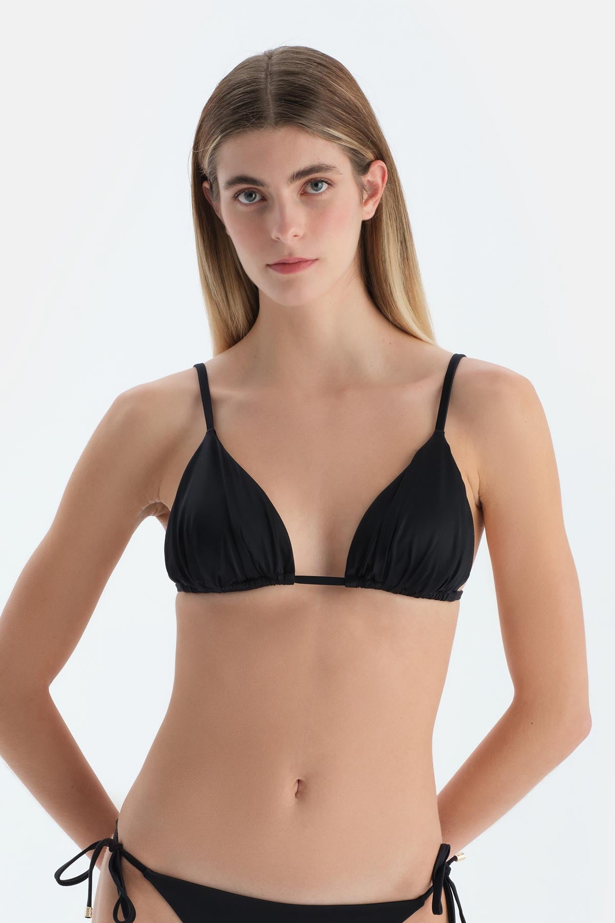 Siyah Üçgen Küçük Bikini Üst